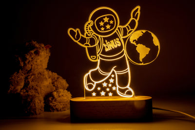 Personalisiertes Nachtlicht als Astronaut aus Acryl